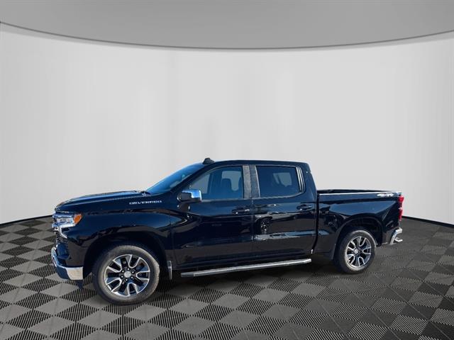 2022 Chevrolet Silverado 1500 LT photo 2