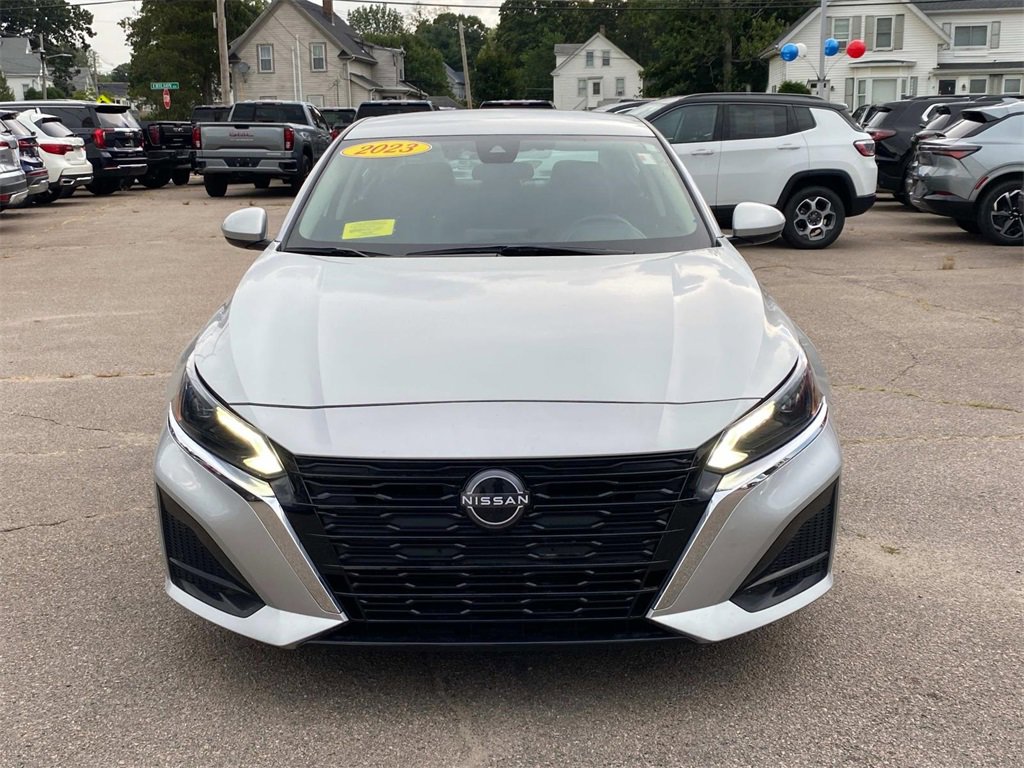2023 Nissan Altima 2.5 SV photo 2