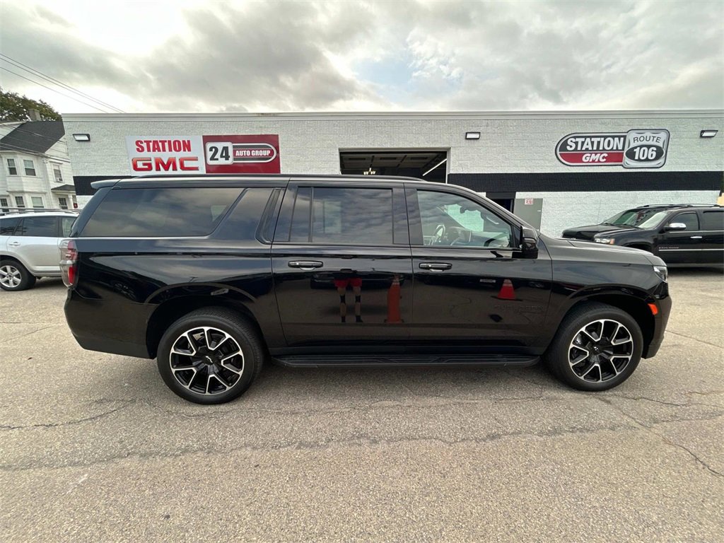 2023 Chevrolet Suburban RST photo 4