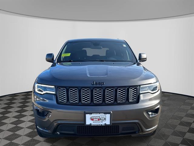 2021 Jeep Grand Cherokee Laredo X photo 2