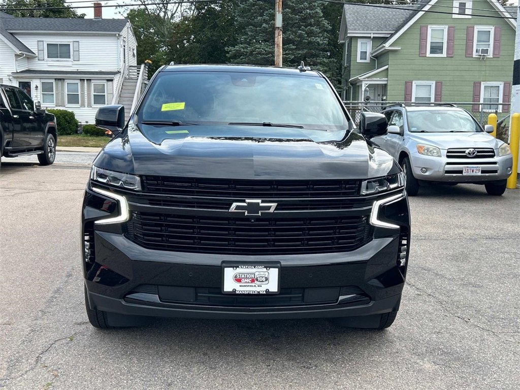 2023 Chevrolet Suburban RST photo 2