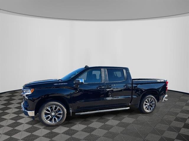 2022 Chevrolet Silverado 1500 LT photo 2