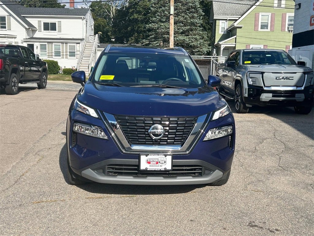 2021 Nissan Rogue SV photo 2