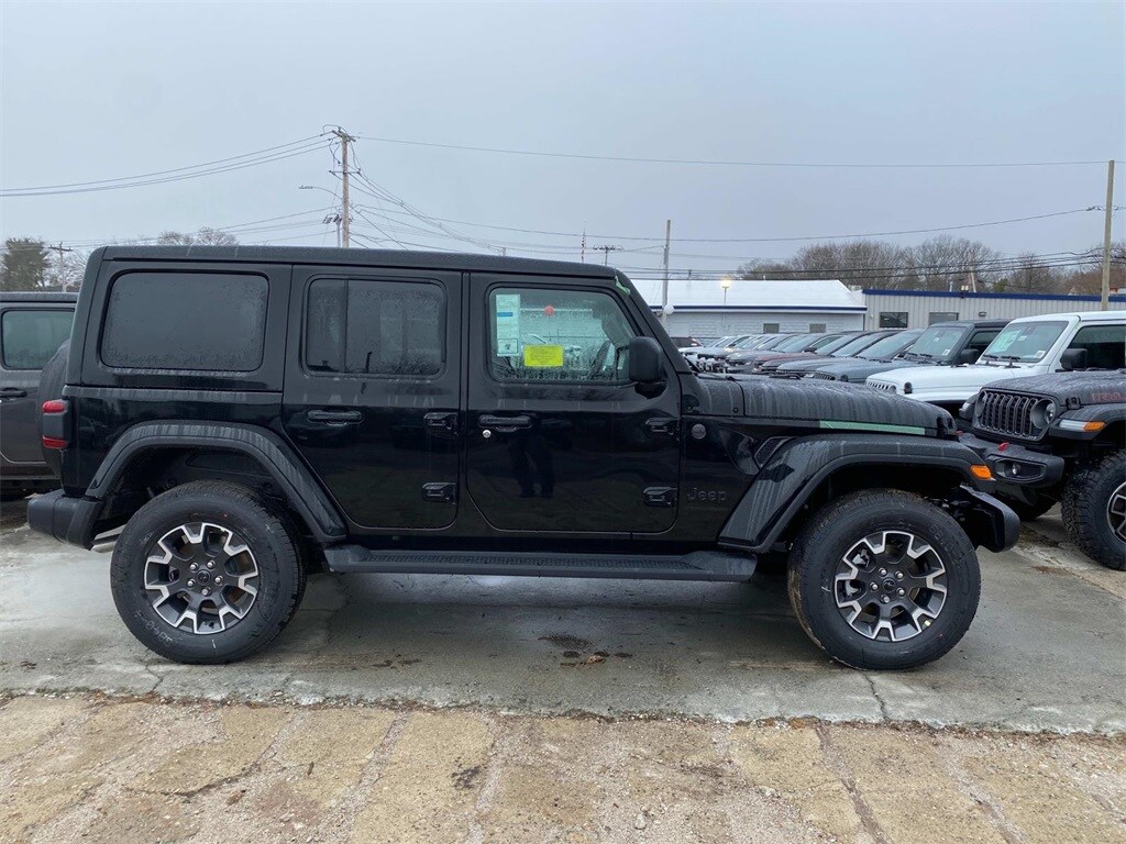 2025 Jeep Wrangler Sahara photo 2