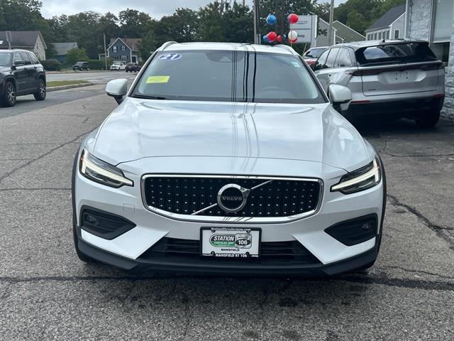 2021 Volvo V60 Cross Country T5 photo 2