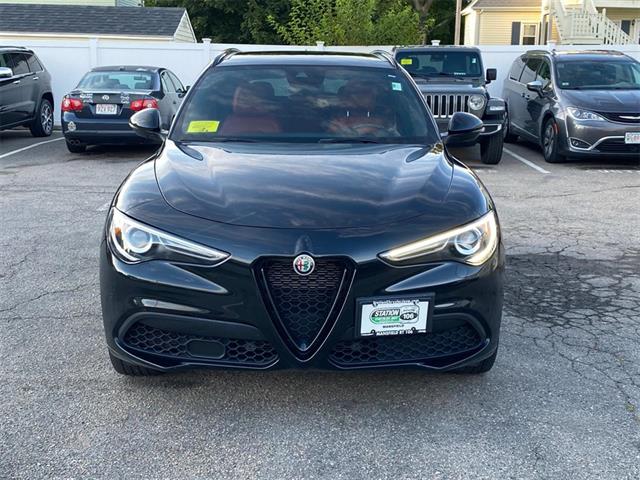 2022 Alfa Romeo Stelvio Ti photo 2