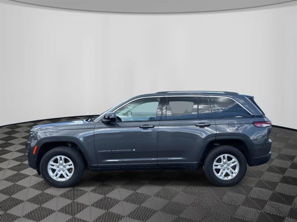 Used 2022 Jeep Grand Cherokee Laredo SUV