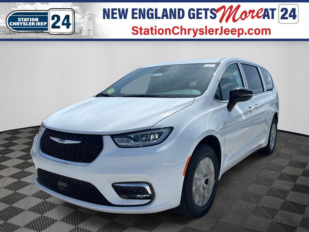 2026 Chrysler Pacifica Select AWD's photo