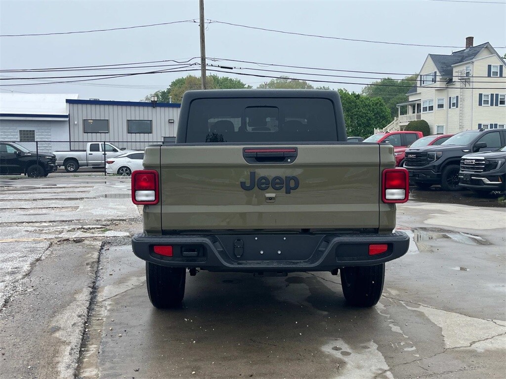 2025 Jeep Gladiator Sport S photo 3