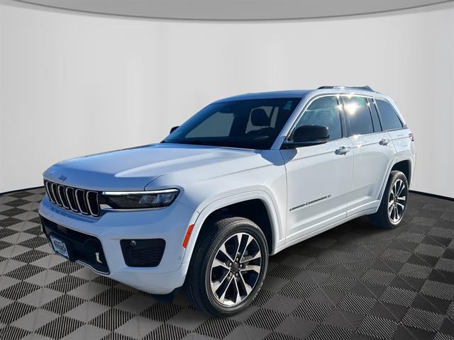 2022 Jeep Grand Cherokee Overland's photo