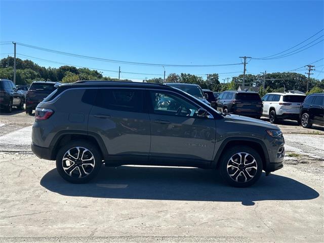 2022 Jeep Compass Limited photo 2