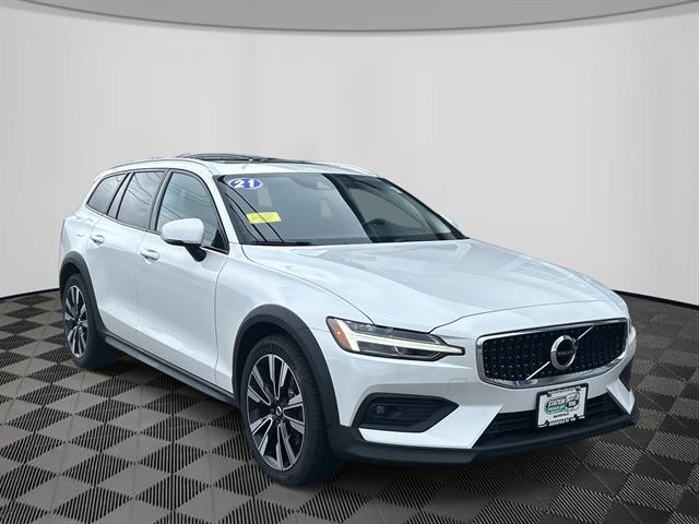 2021 Volvo V60 Cross Country T5 photo 3