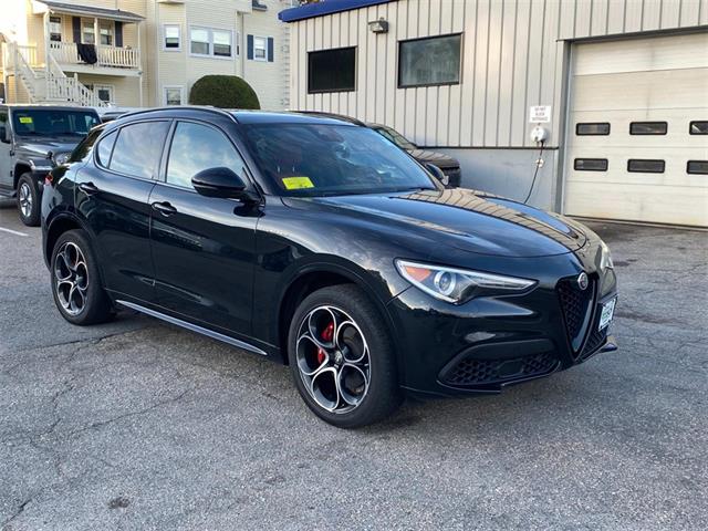 2022 Alfa Romeo Stelvio Ti photo 3