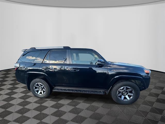 2018 Toyota 4Runner SR5 photo 4