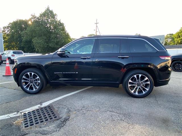 2023 Jeep Grand Cherokee Overland photo 3