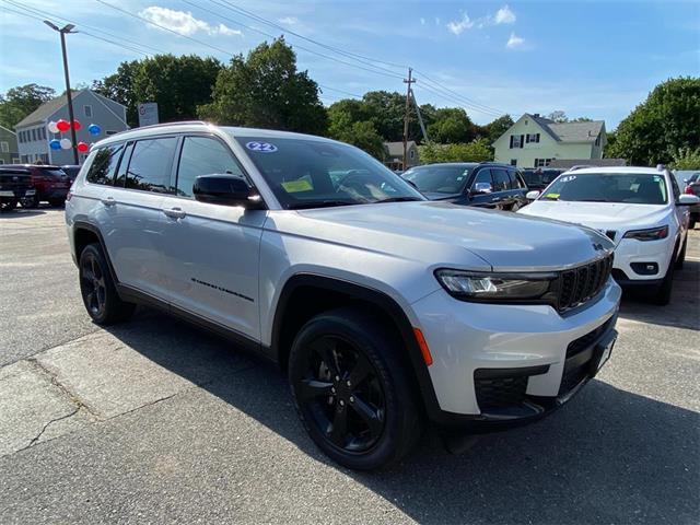 2022 Jeep Grand Cherokee Laredo photo 3
