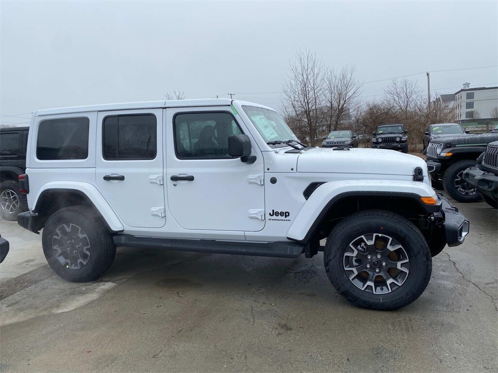 2025 Jeep Wrangler Sahara photo 2