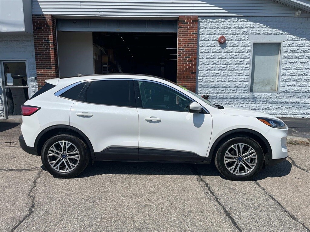 2022 Ford Escape SEL photo 2
