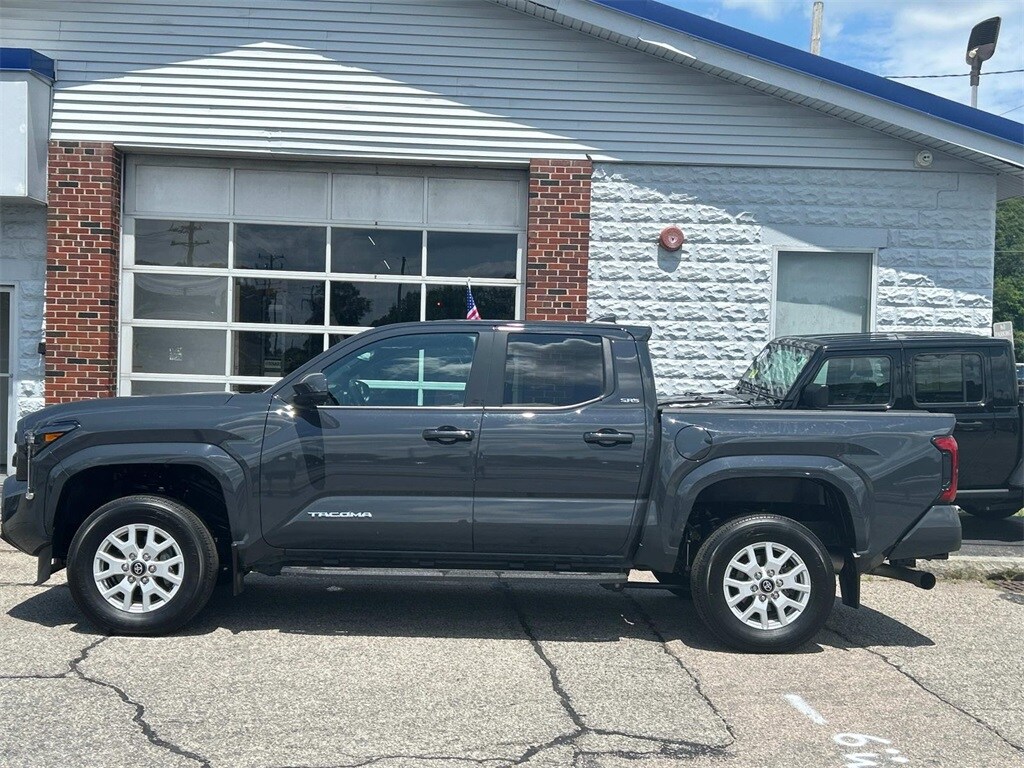 2024 Toyota Tacoma SR5 4x4 photo 2