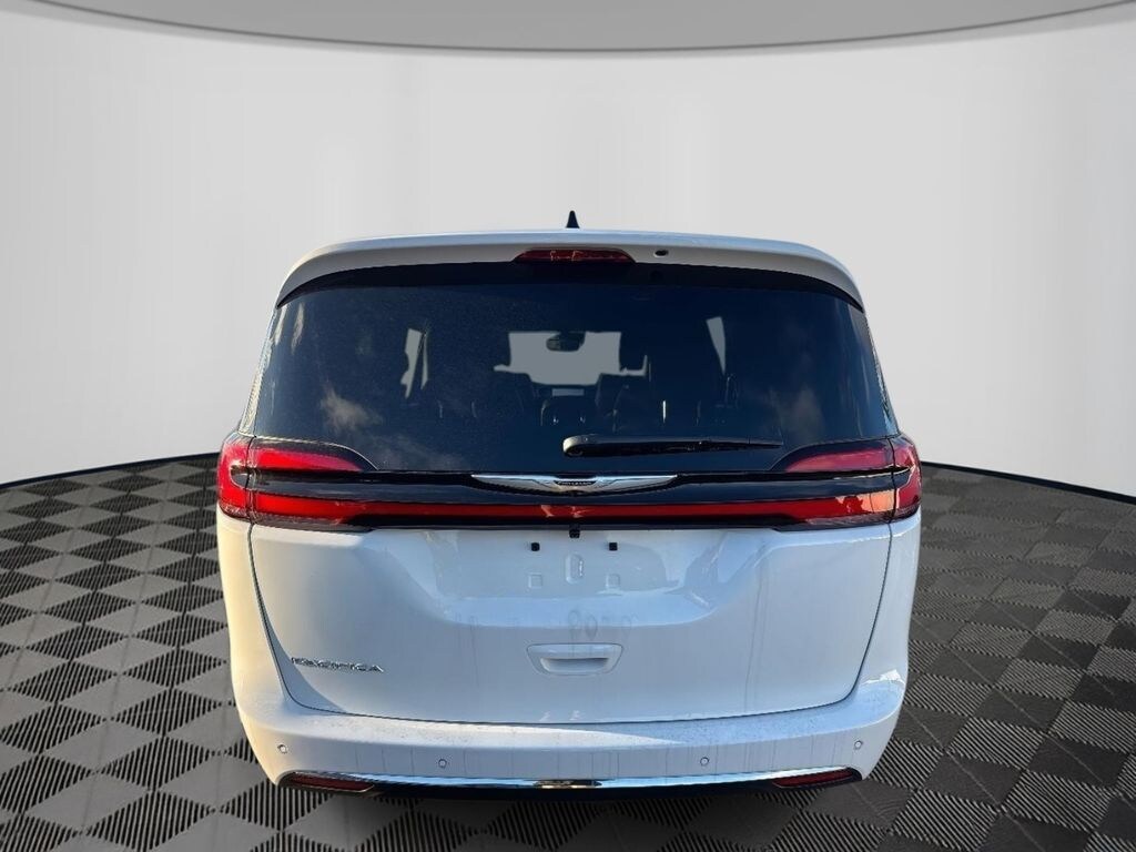 New 2026 Chrysler Pacifica Select Passenger Van