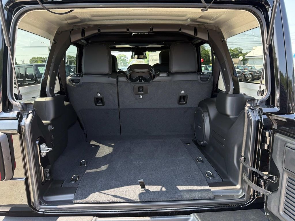 New 2026 Jeep Wrangler 4-DOOR RUBICON Sport Utility
