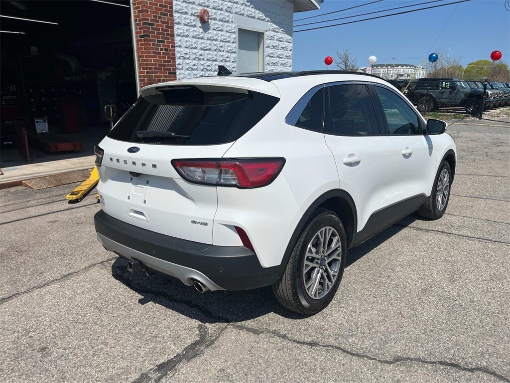 2022 Ford Escape SEL photo 3