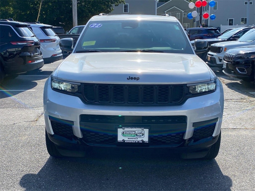 2022 Jeep Grand Cherokee Laredo photo 2