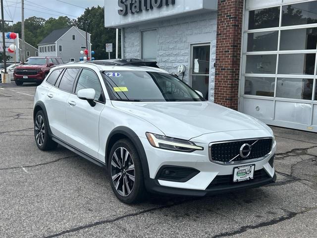 2021 Volvo V60 Cross Country T5 photo 3
