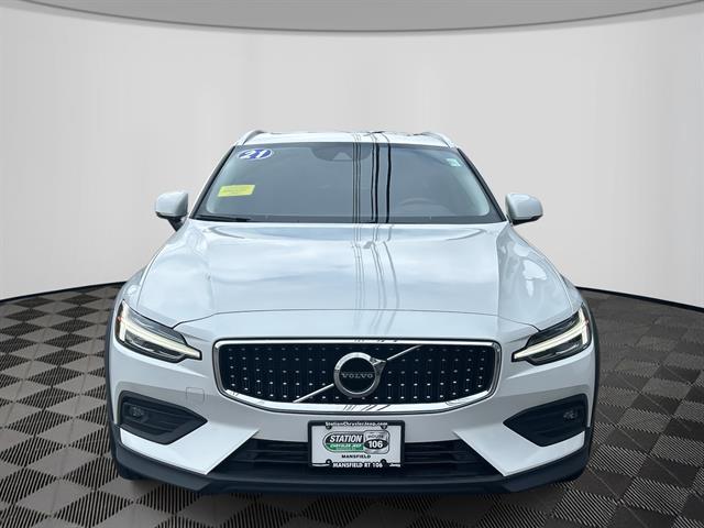 2021 Volvo V60 Cross Country T5 photo 2