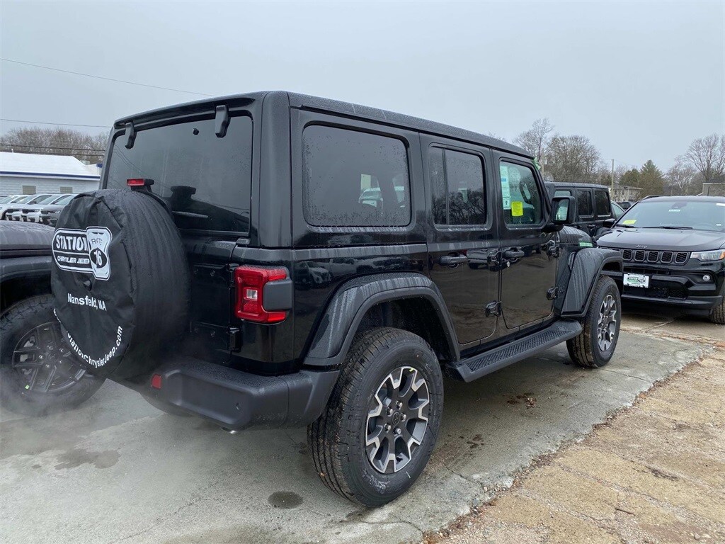 2025 Jeep Wrangler Sahara photo 3