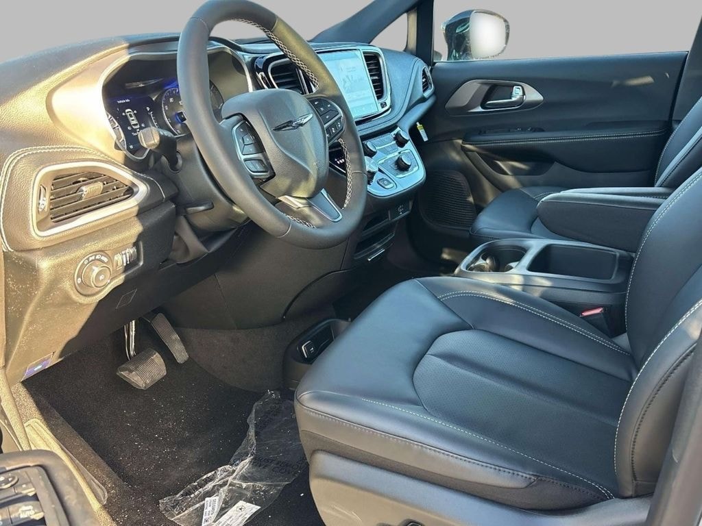 New 2026 Chrysler Pacifica SELECT Passenger Van