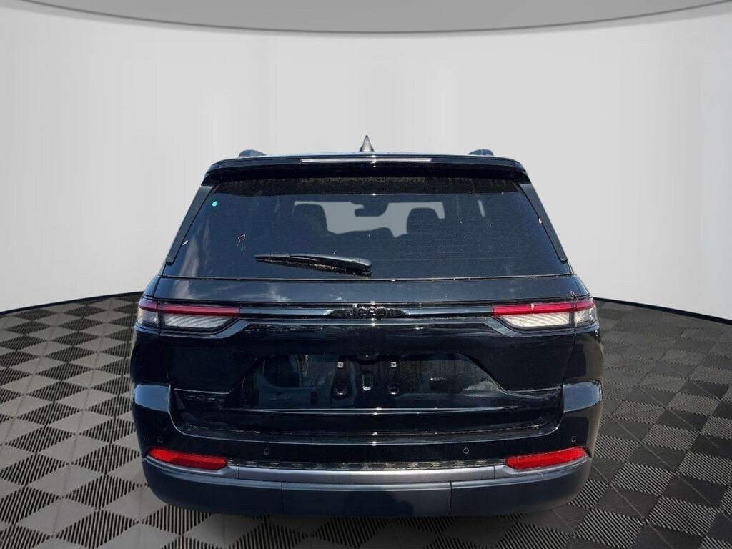 New 2026 Jeep Grand Cherokee Laredo 4X4 Altitude Sport Utility