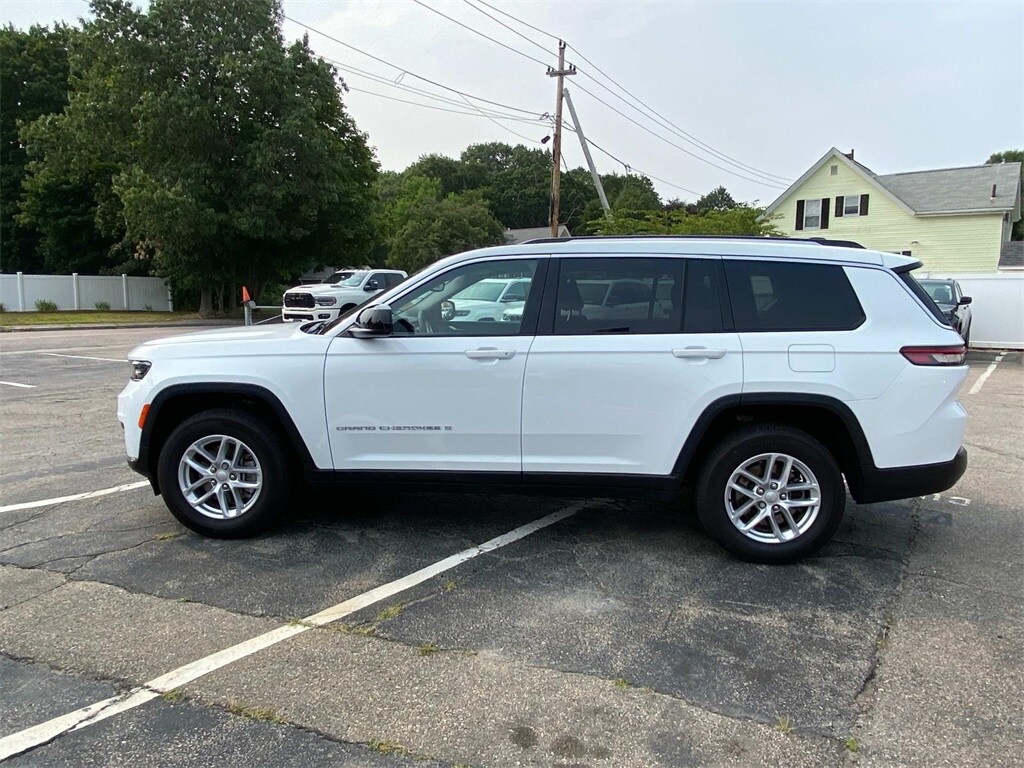 2023 Jeep Grand Cherokee Laredo photo 4