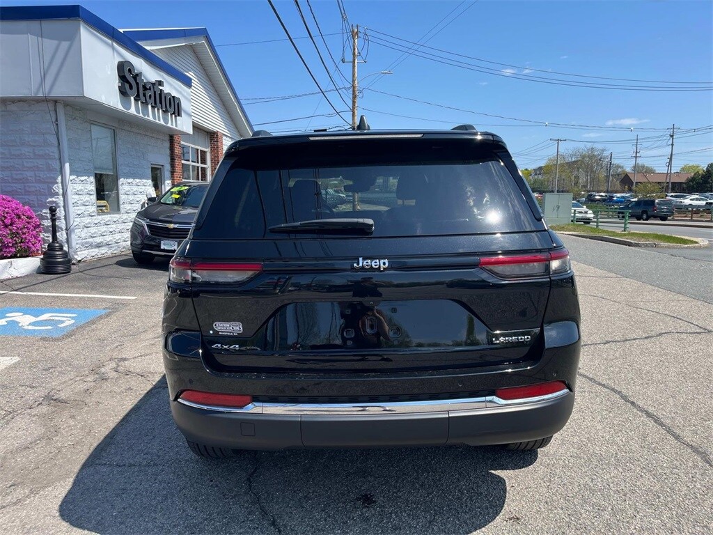 2023 Jeep Grand Cherokee Laredo photo 4