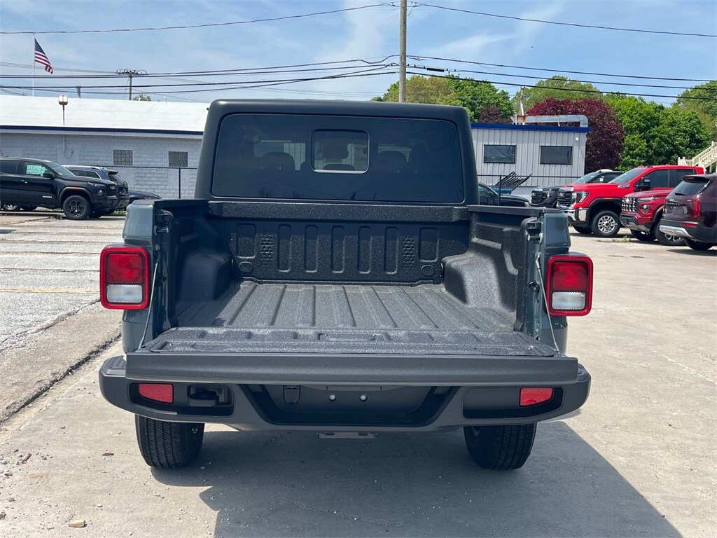 2025 Jeep Gladiator Sport S photo 4