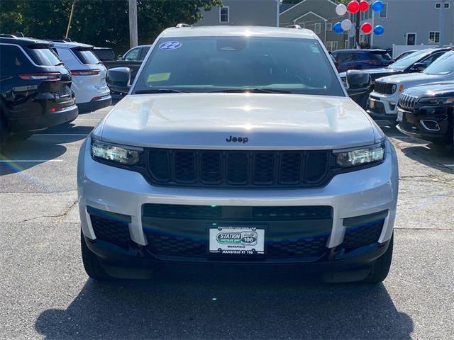 2022 Jeep Grand Cherokee Laredo photo 2