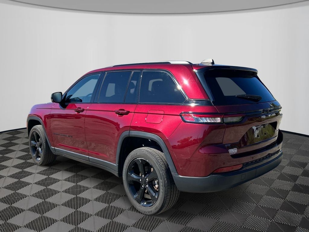 Used 2023 Jeep Grand Cherokee Laredo SUV