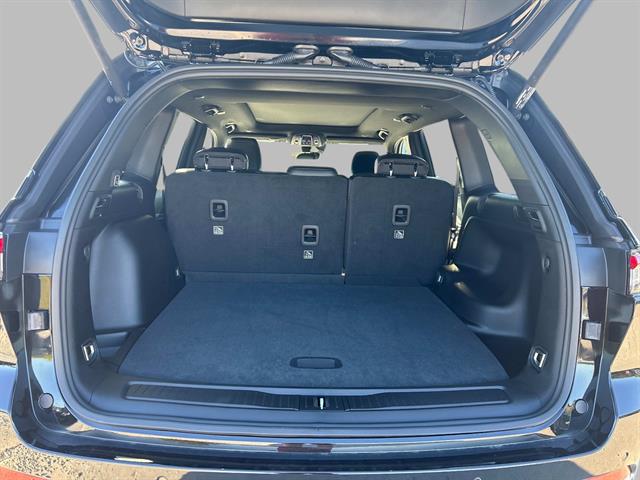 2025 Jeep Grand Cherokee Limited photo 3