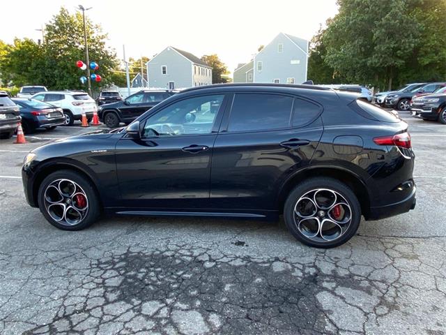 2022 Alfa Romeo Stelvio Ti photo 4