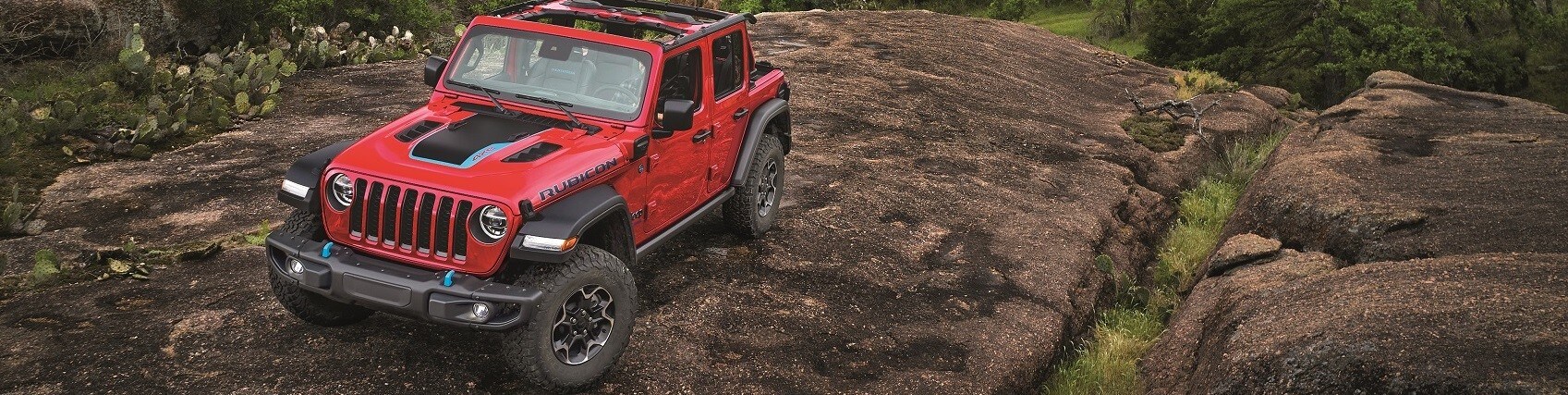 Certified Pre-Owned Jeep Dealer Easton MA Jeep Wrangler making its way up rocky trail