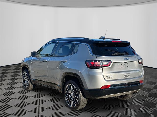 2022 Jeep Compass Limited photo 2
