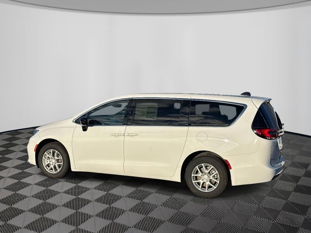 New 2026 Chrysler Pacifica Select Passenger Van