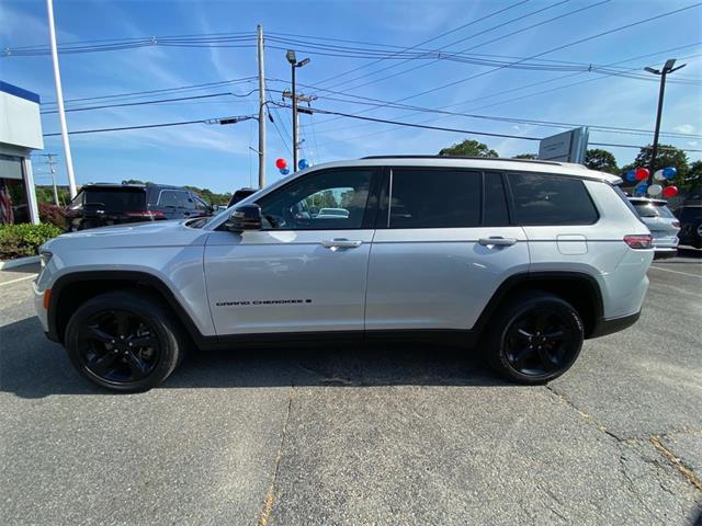 2022 Jeep Grand Cherokee Laredo photo 4