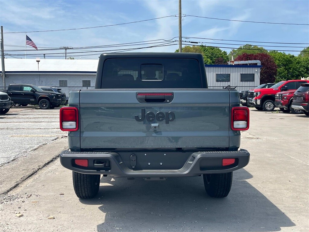 2025 Jeep Gladiator Sport S photo 3
