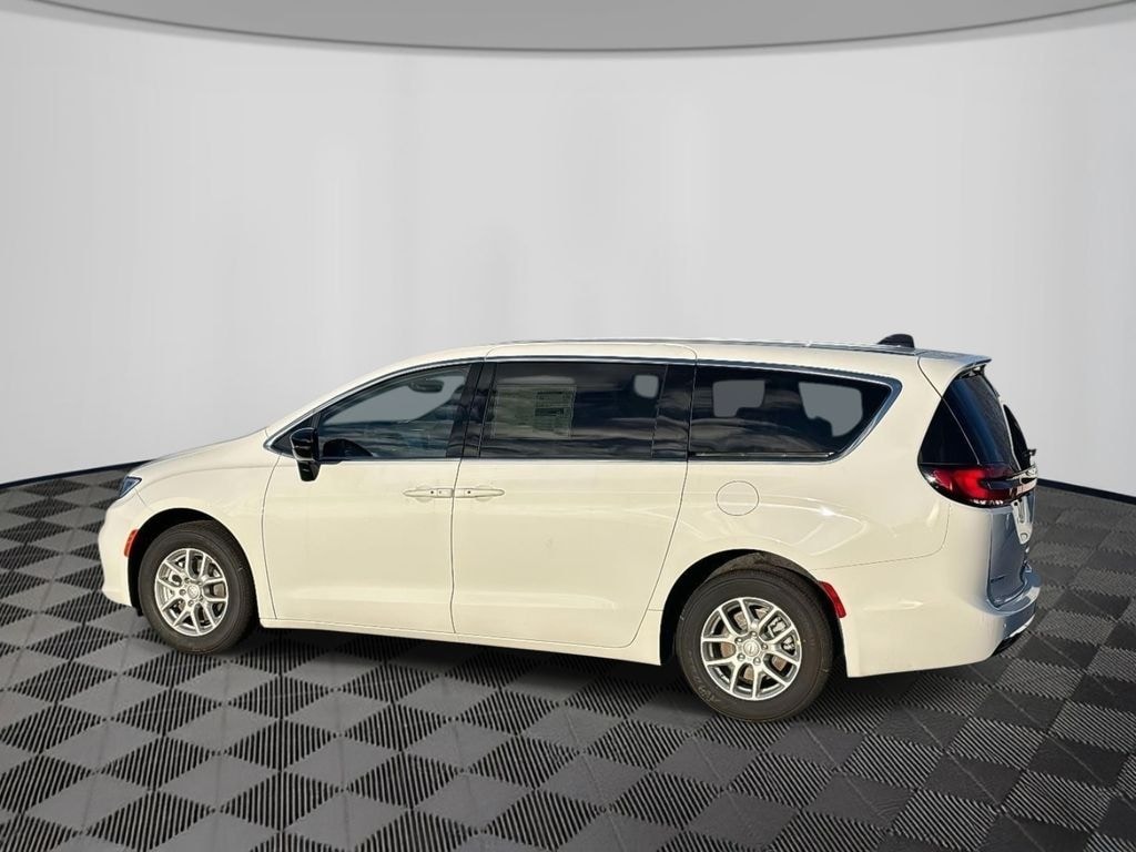 New 2026 Chrysler Pacifica SELECT Passenger Van