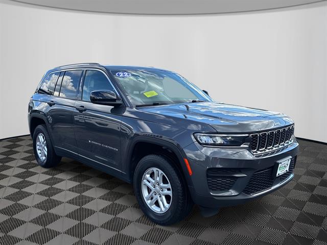 2022 Jeep Grand Cherokee Laredo photo 3