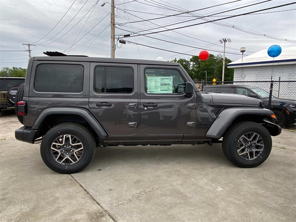 2025 Jeep Wrangler Sahara photo 2