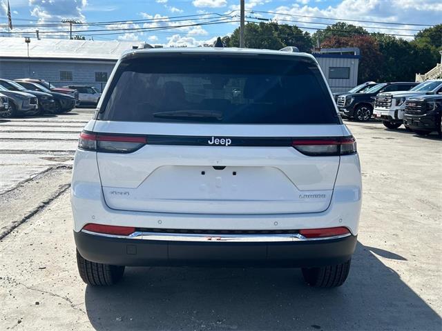 2025 Jeep Grand Cherokee Laredo photo 3