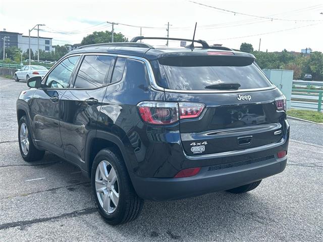 2022 Jeep Compass Latitude photo 2