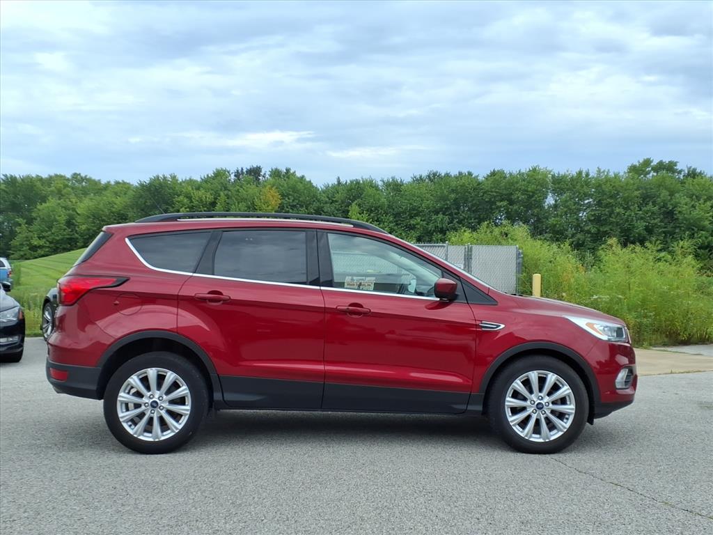 Used 2019 Ford Escape SEL with VIN 1FMCU0HD0KUB27010 for sale in Staunton, IL